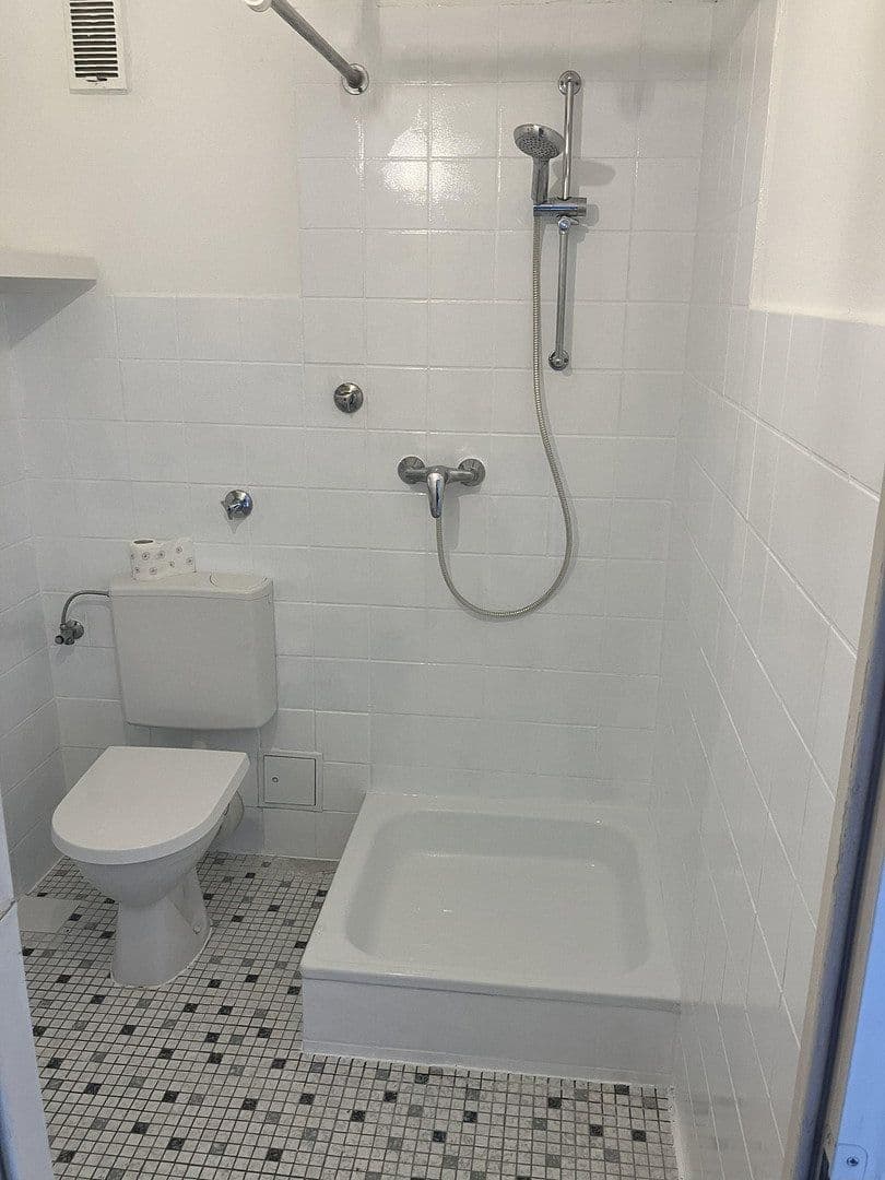 Pronájem bytu 1+1 24 m², Mannheim, Bádensko-Württembersko Pronájem bytu 1+1 24 m², Mannheim, Bádensko-Württembersko
