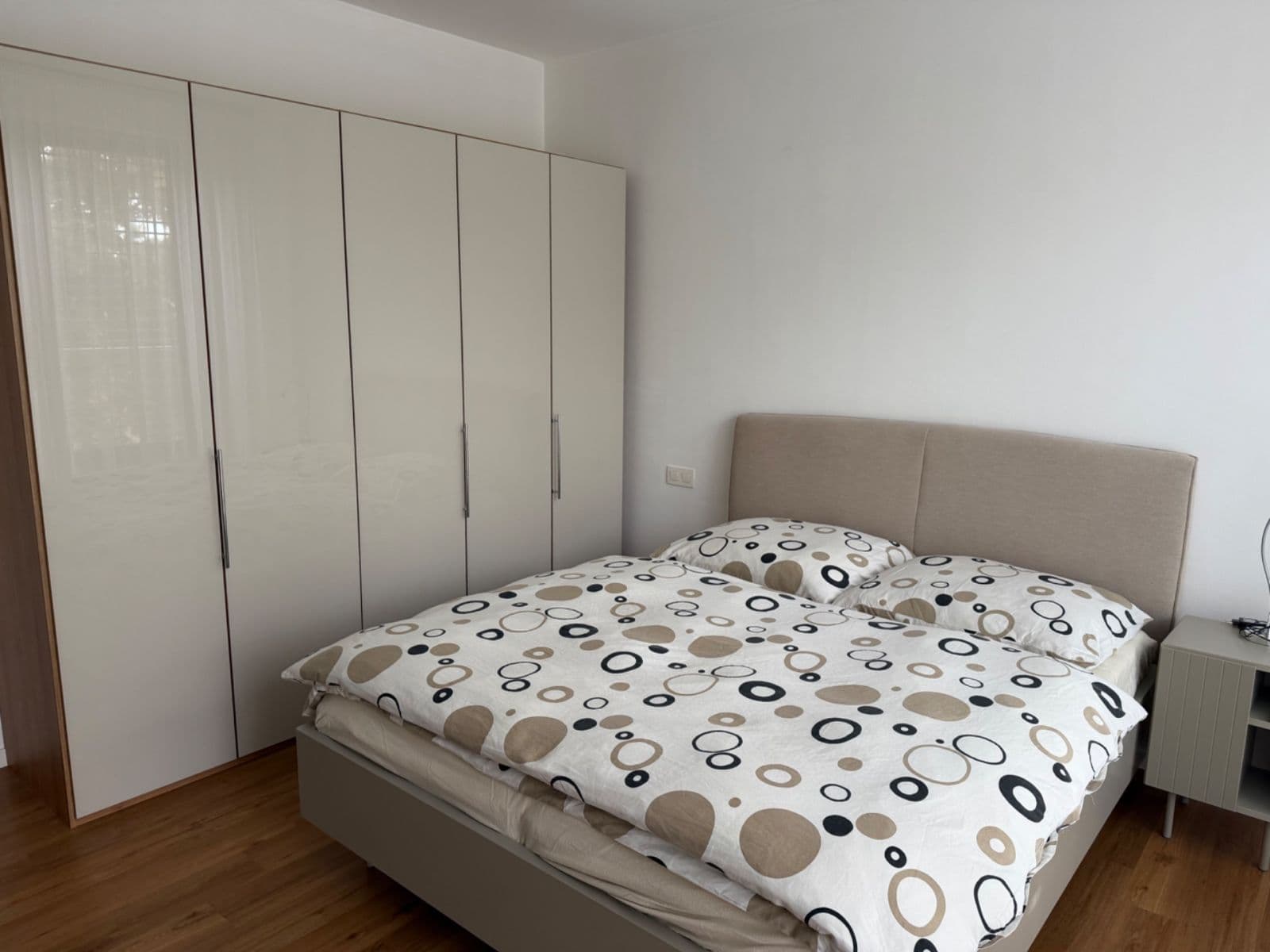 Pronájem bytu 2+1 70 m², Hriňovská, Bratislava - mestská časť Staré Mesto, Bratislavský kraj Pronájem bytu 2+1 70 m², Hriňovská, Bratislava - mestská časť Staré Mesto, Bratislavský kraj
