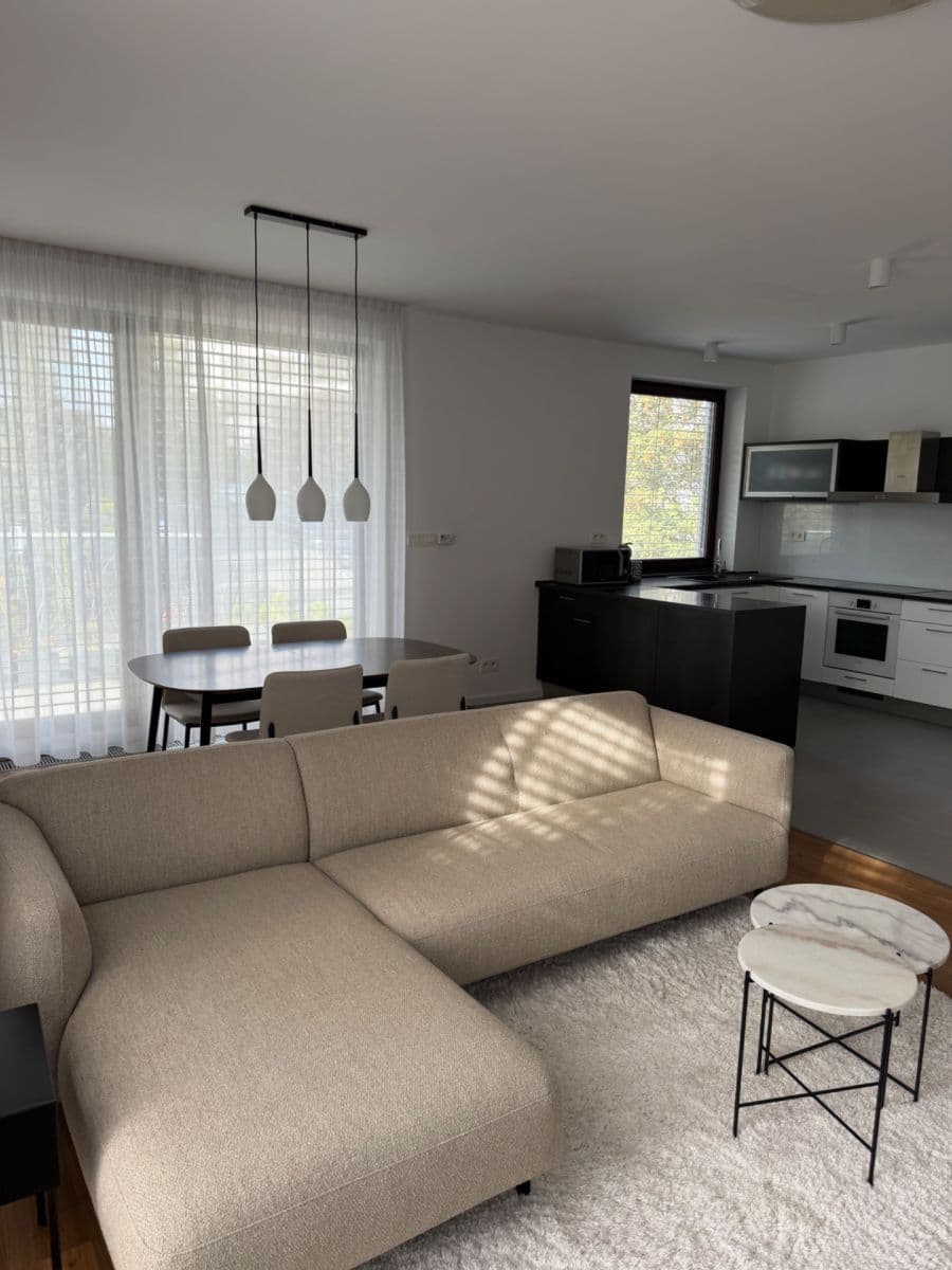 Pronájem bytu 2+1 70 m², Hriňovská, Bratislava - mestská časť Staré Mesto, Bratislavský kraj Pronájem bytu 2+1 70 m², Hriňovská, Bratislava - mestská časť Staré Mesto, Bratislavský kraj