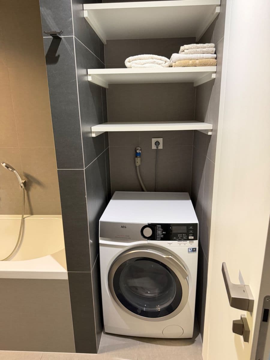 Pronájem bytu 2+1 70 m², Hriňovská, Bratislava - mestská časť Staré Mesto, Bratislavský kraj Pronájem bytu 2+1 70 m², Hriňovská, Bratislava - mestská časť Staré Mesto, Bratislavský kraj