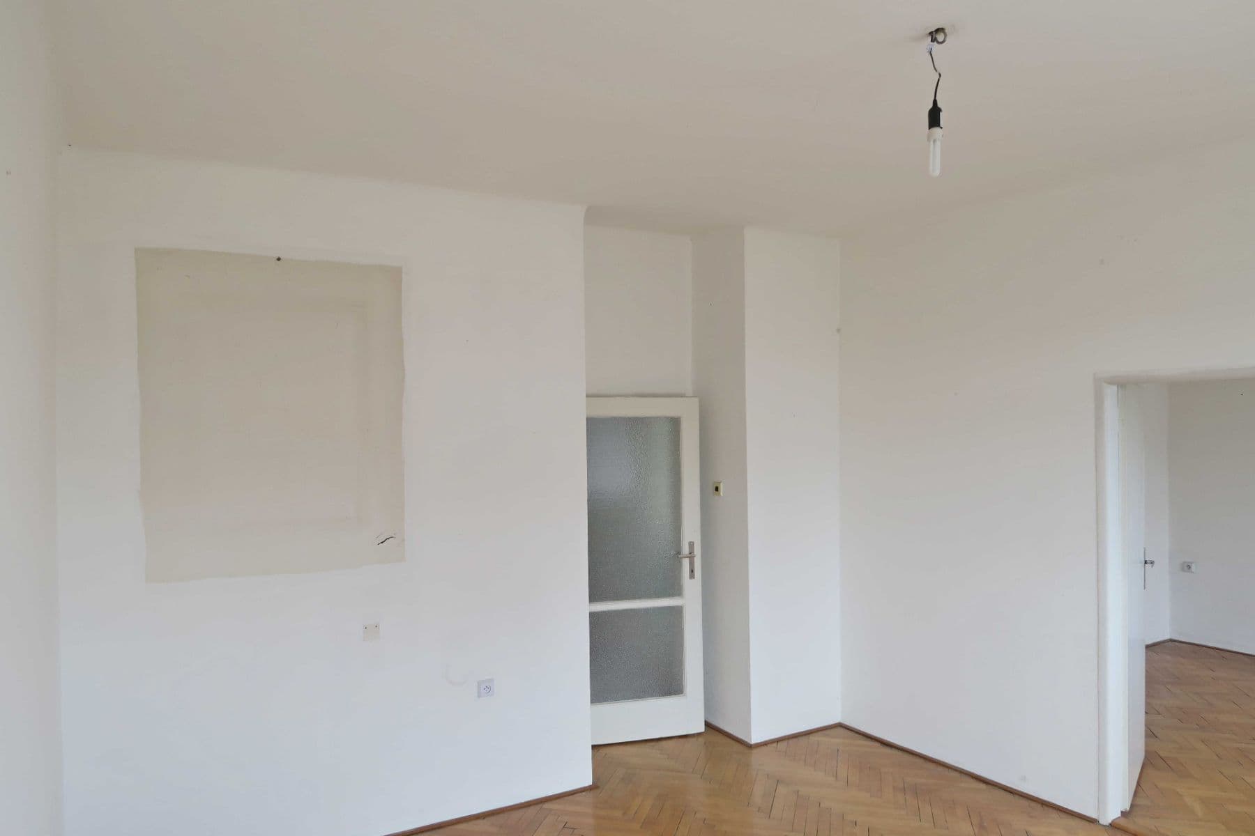 Prodej bytu 2+1 57 m², 28. pluku, Praha, Praha Prodej bytu 2+1 57 m², 28. pluku, Praha, Praha