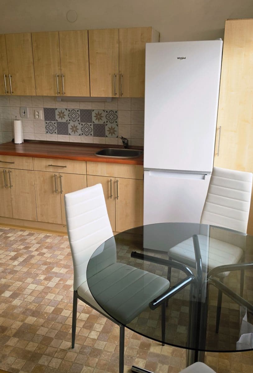 Pronájem bytu 2+kk 58 m², Vojtěcha Lanny, Kladno, Středočeský kraj Pronájem bytu 2+kk 58 m², Vojtěcha Lanny, Kladno, Středočeský kraj