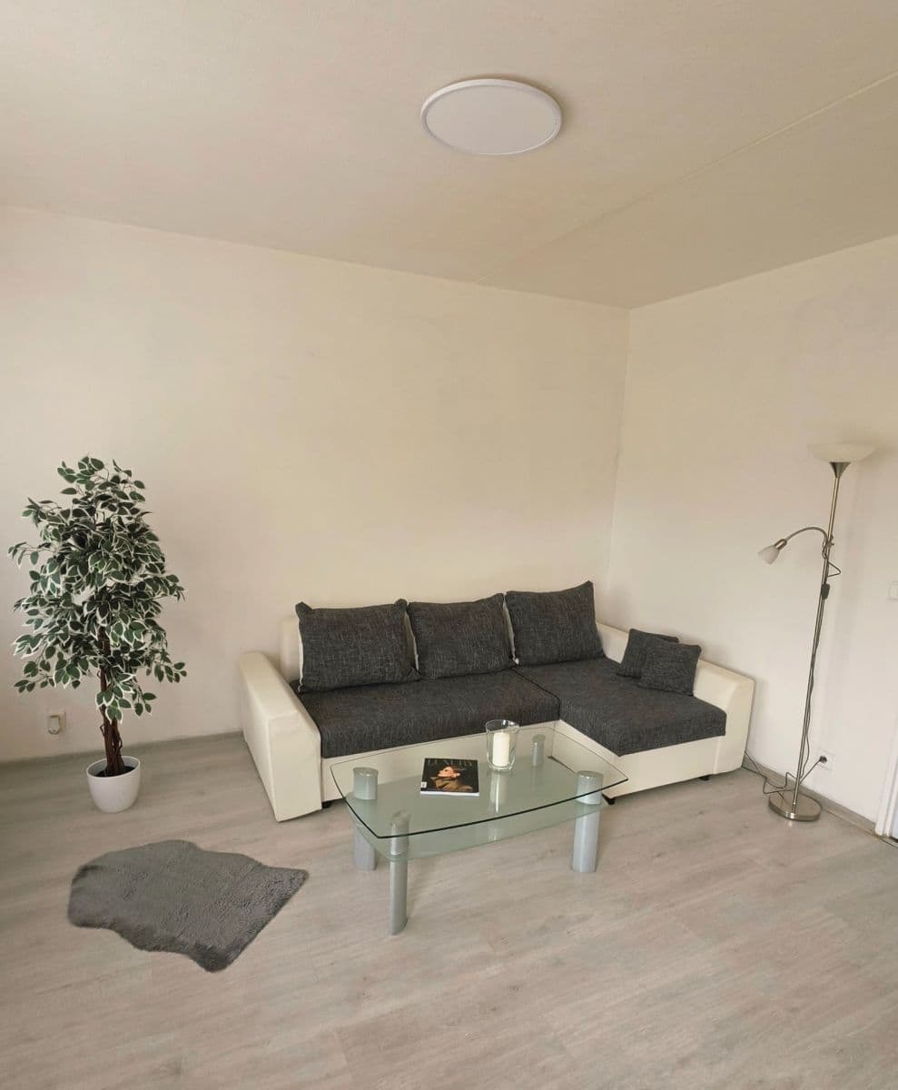 Pronájem bytu 2+kk 58 m², Vojtěcha Lanny, Kladno, Středočeský kraj Pronájem bytu 2+kk 58 m², Vojtěcha Lanny, Kladno, Středočeský kraj