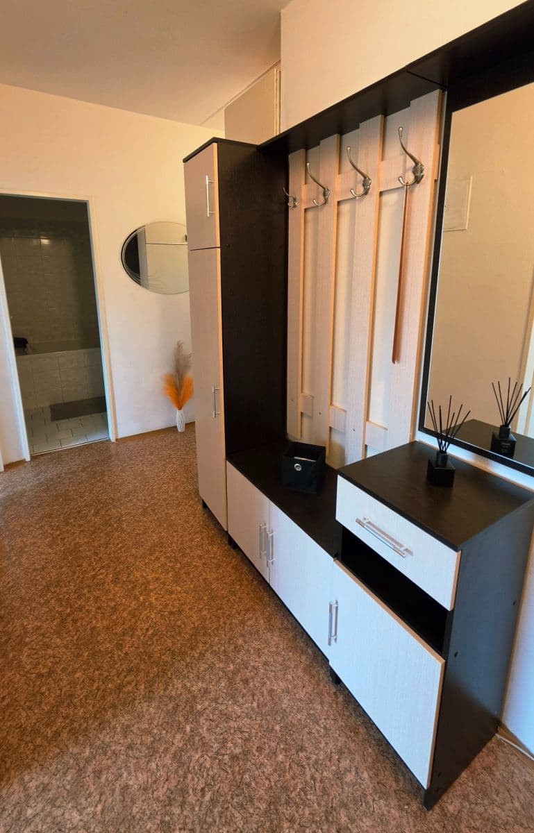 Pronájem bytu 2+kk 58 m², Vojtěcha Lanny, Kladno, Středočeský kraj Pronájem bytu 2+kk 58 m², Vojtěcha Lanny, Kladno, Středočeský kraj