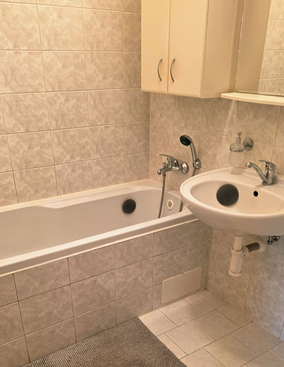 Pronájem bytu 2+kk 58 m², Vojtěcha Lanny, Kladno, Středočeský kraj Pronájem bytu 2+kk 58 m², Vojtěcha Lanny, Kladno, Středočeský kraj