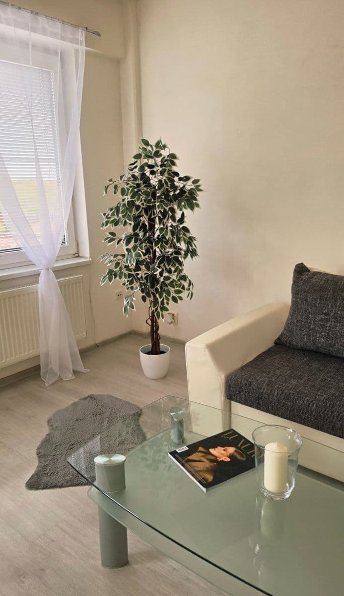 Pronájem bytu 2+kk 58 m², Vojtěcha Lanny, Kladno, Středočeský kraj Pronájem bytu 2+kk 58 m², Vojtěcha Lanny, Kladno, Středočeský kraj