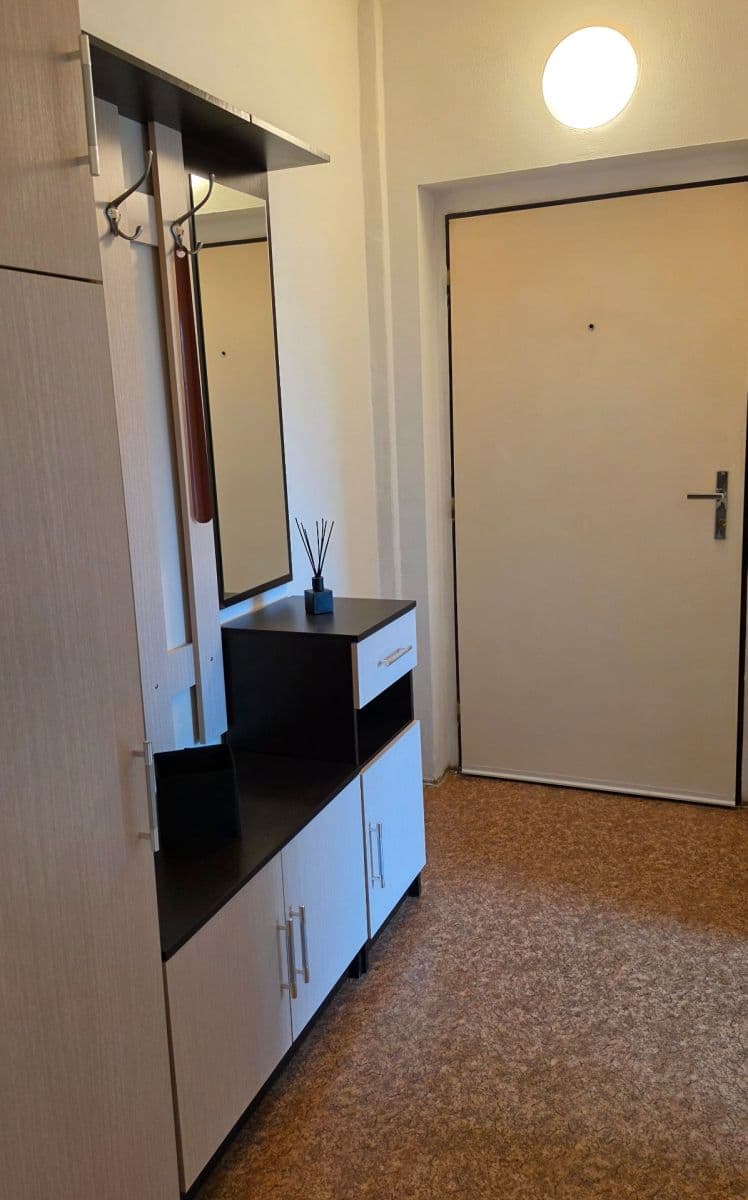 Pronájem bytu 2+kk 58 m², Vojtěcha Lanny, Kladno, Středočeský kraj Pronájem bytu 2+kk 58 m², Vojtěcha Lanny, Kladno, Středočeský kraj