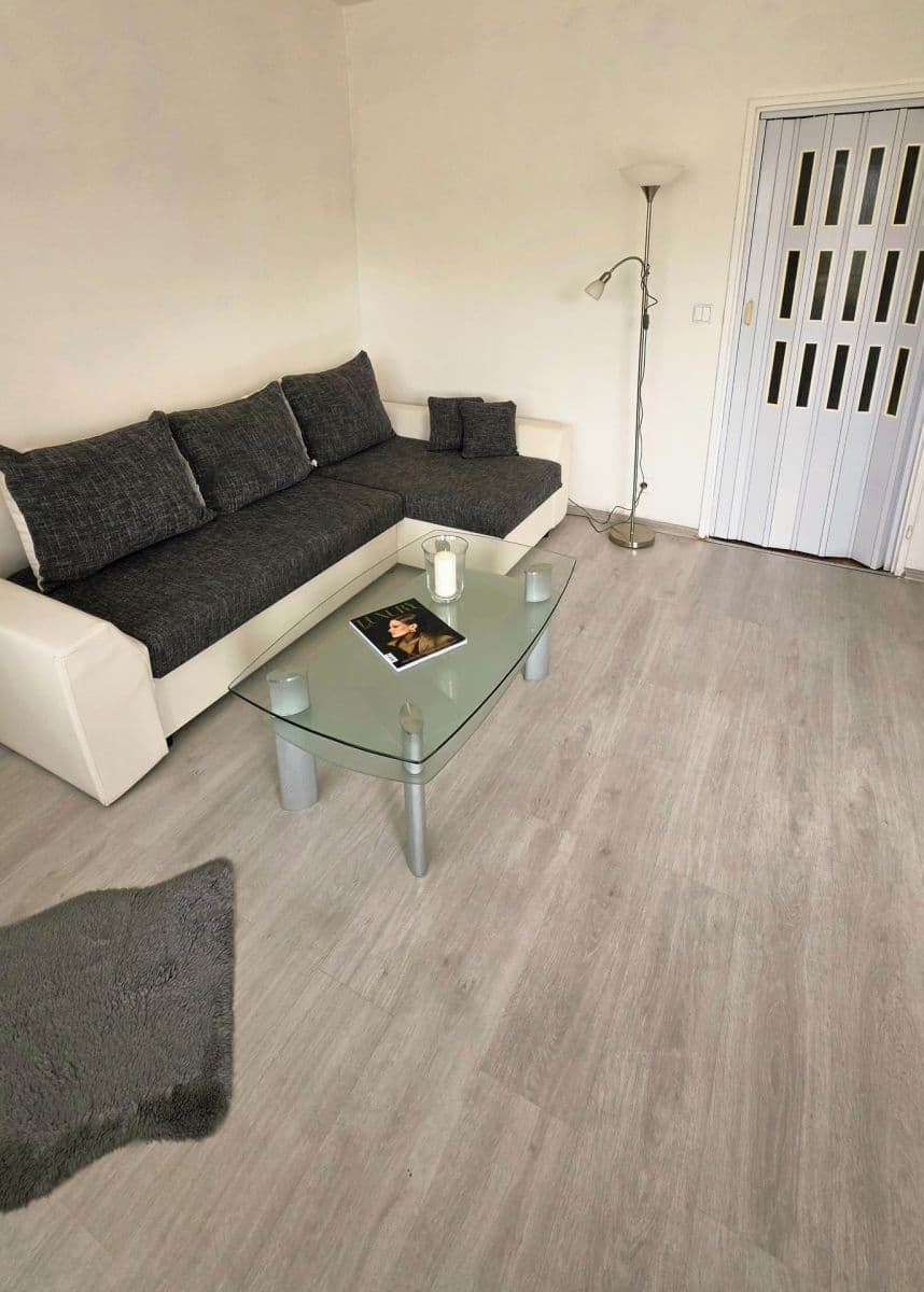 Pronájem bytu 2+kk 58 m², Vojtěcha Lanny, Kladno, Středočeský kraj Pronájem bytu 2+kk 58 m², Vojtěcha Lanny, Kladno, Středočeský kraj