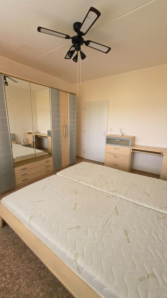 Pronájem bytu 2+kk 58 m², Vojtěcha Lanny, Kladno, Středočeský kraj Pronájem bytu 2+kk 58 m², Vojtěcha Lanny, Kladno, Středočeský kraj