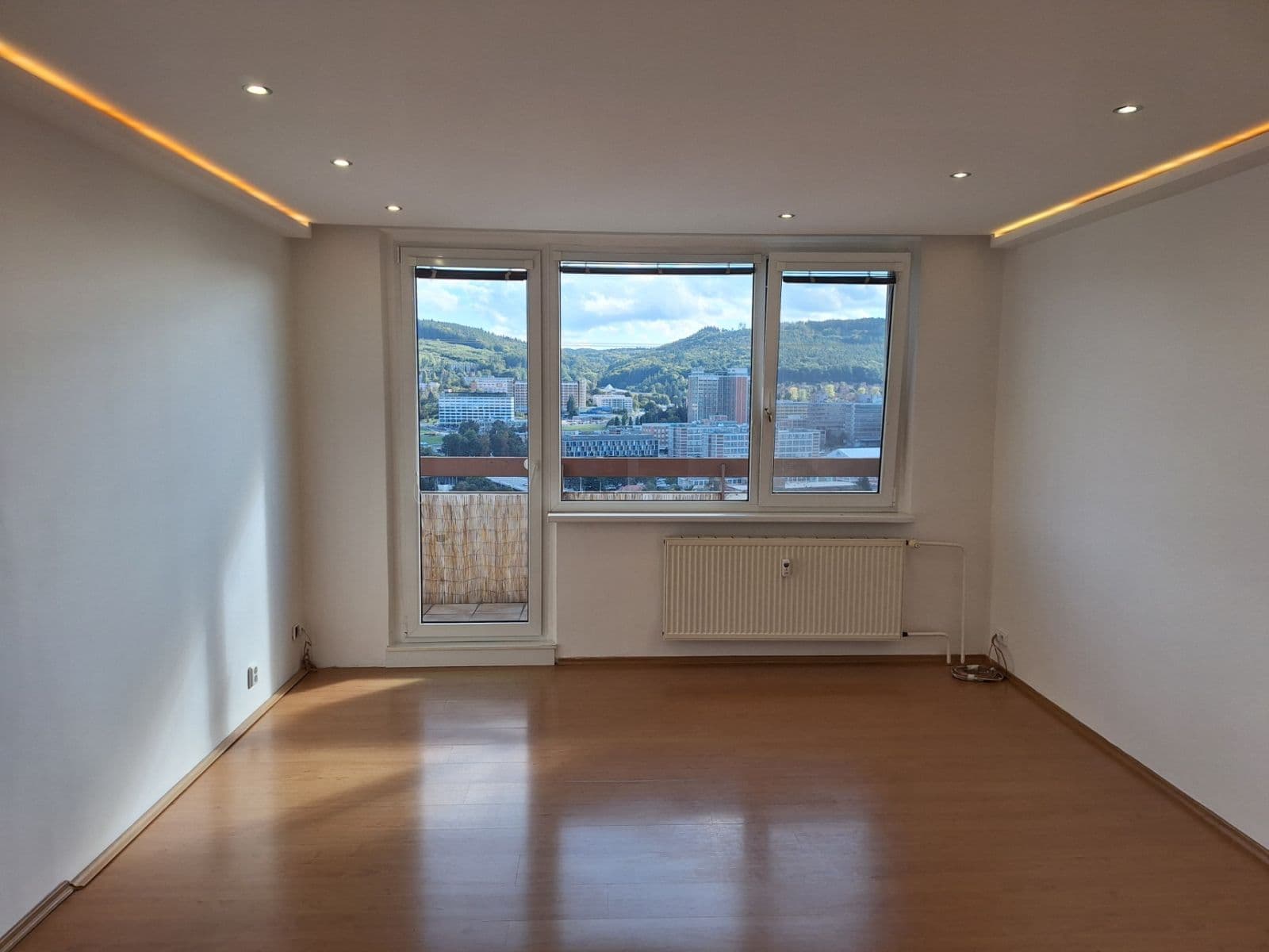 Pronájem bytu 3+1 85 m², Slunečná, Zlín, Zlínský kraj Pronájem bytu 3+1 85 m², Slunečná, Zlín, Zlínský kraj