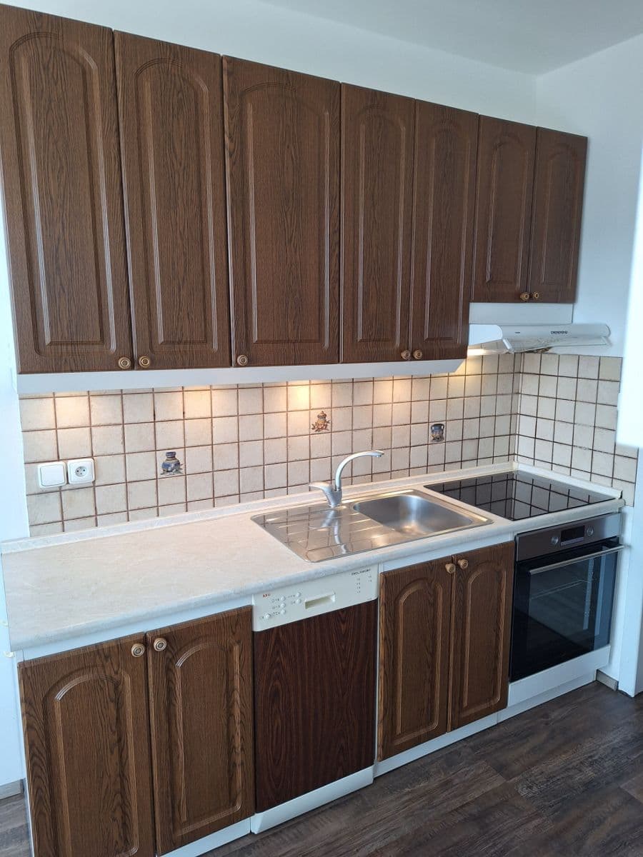 Pronájem bytu 3+1 85 m², Slunečná, Zlín, Zlínský kraj Pronájem bytu 3+1 85 m², Slunečná, Zlín, Zlínský kraj