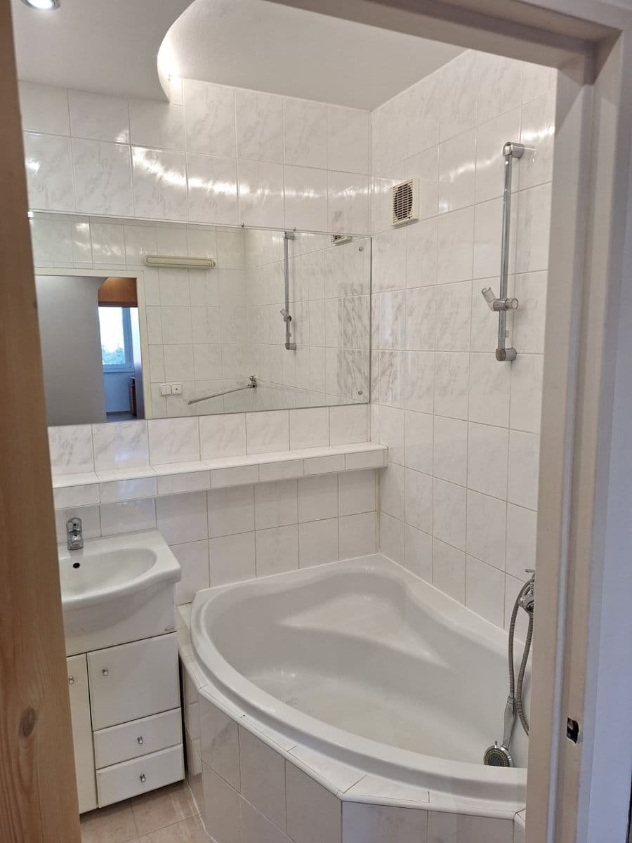 Pronájem bytu 3+1 85 m², Slunečná, Zlín, Zlínský kraj Pronájem bytu 3+1 85 m², Slunečná, Zlín, Zlínský kraj