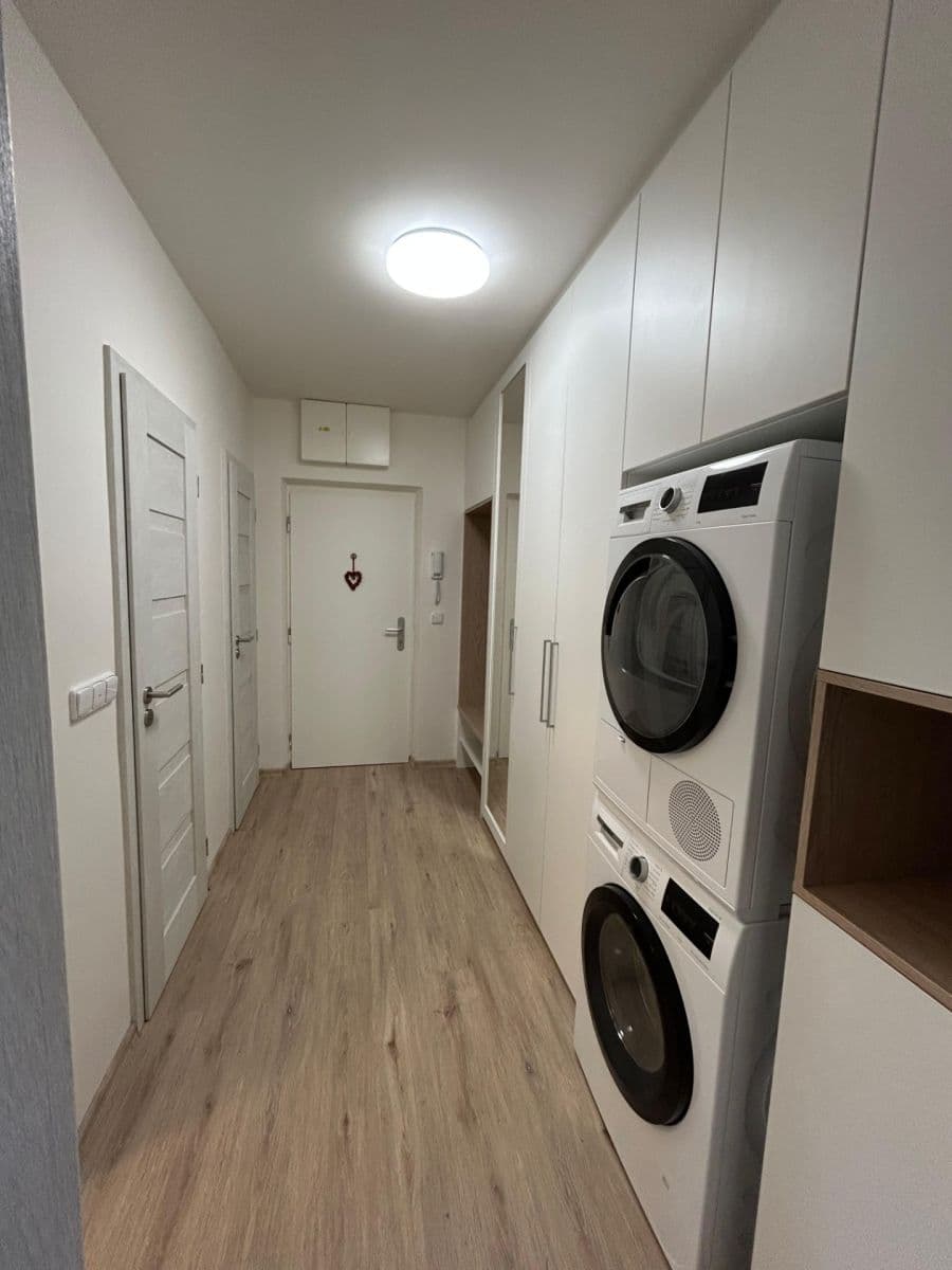 Pronájem bytu 2+1 51 m², V Úžlabině, Praha, Praha Pronájem bytu 2+1 51 m², V Úžlabině, Praha, Praha