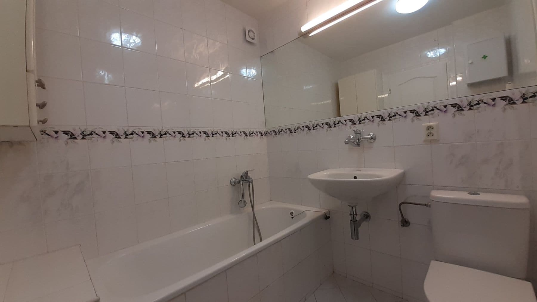 Pronájem bytu 2+1 43 m², Pozdeňská, Praha, Praha Pronájem bytu 2+1 43 m², Pozdeňská, Praha, Praha