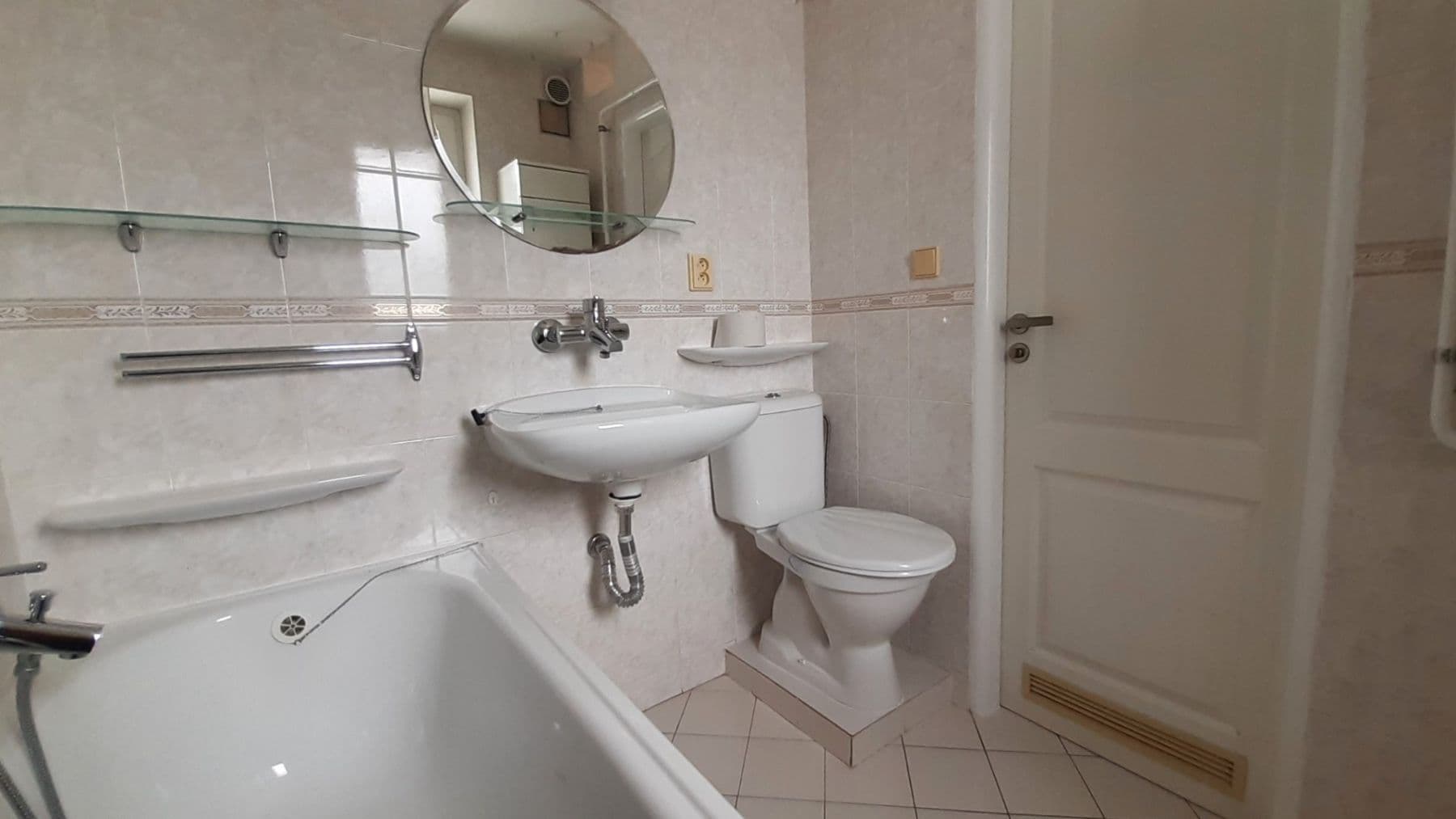 Pronájem bytu 2+1 43 m², Pozdeňská, Praha, Praha Pronájem bytu 2+1 43 m², Pozdeňská, Praha, Praha