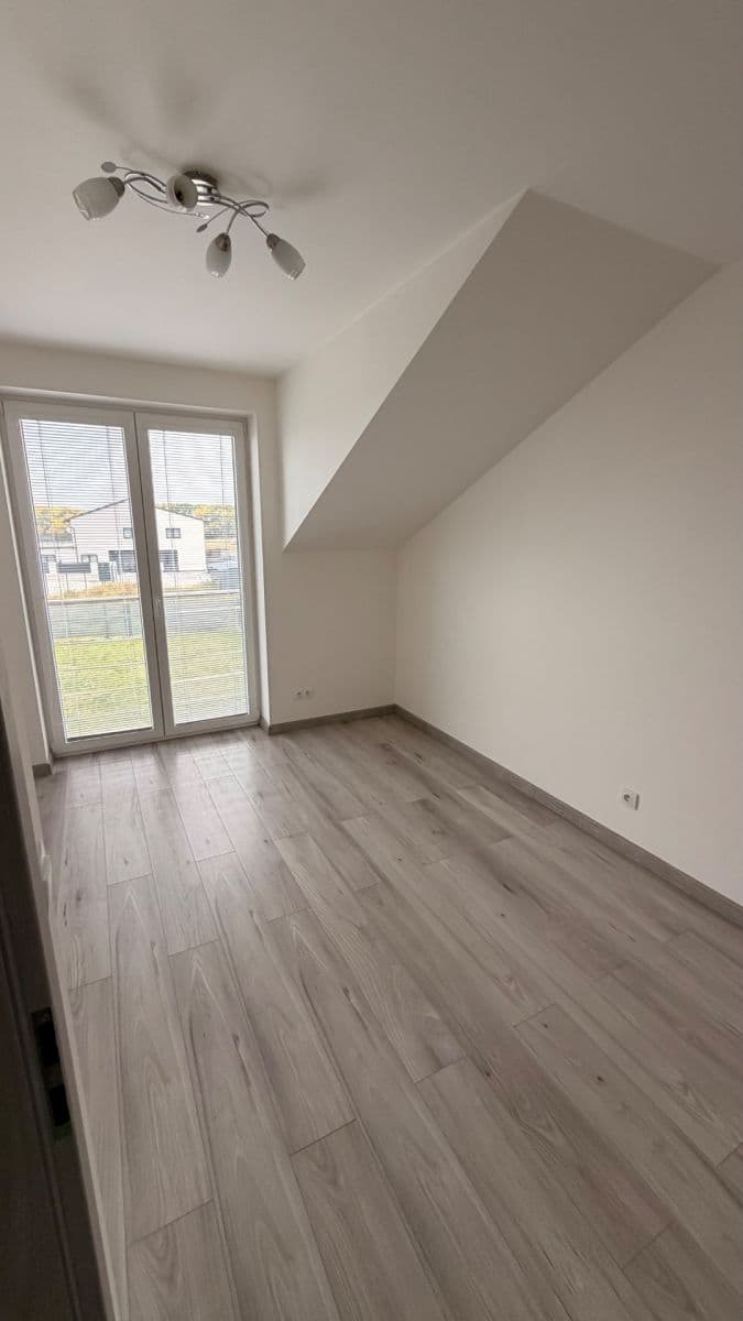 Pronájem domu 120 m², pozemek 399 m², Chrášťany, Středočeský kraj Pronájem domu 120 m², pozemek 399 m², Chrášťany, Středočeský kraj