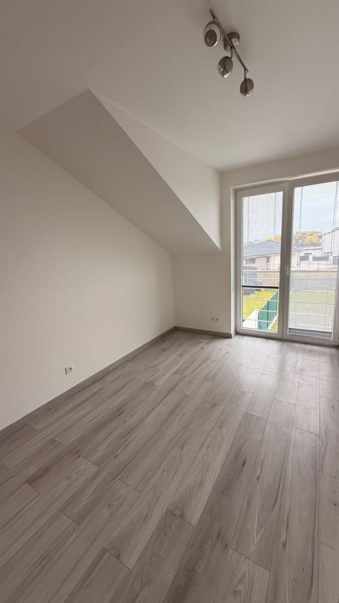 Pronájem domu 120 m², pozemek 399 m², Chrášťany, Středočeský kraj Pronájem domu 120 m², pozemek 399 m², Chrášťany, Středočeský kraj
