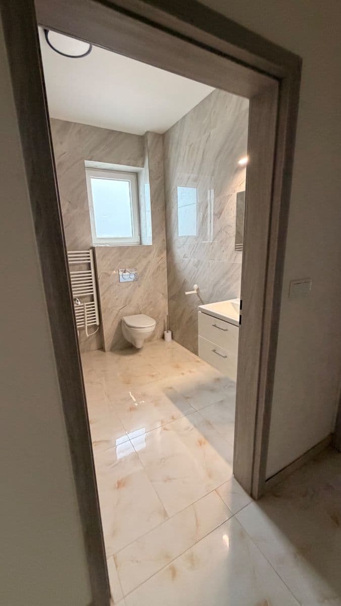 Pronájem domu 120 m², pozemek 399 m², Chrášťany, Středočeský kraj Pronájem domu 120 m², pozemek 399 m², Chrášťany, Středočeský kraj