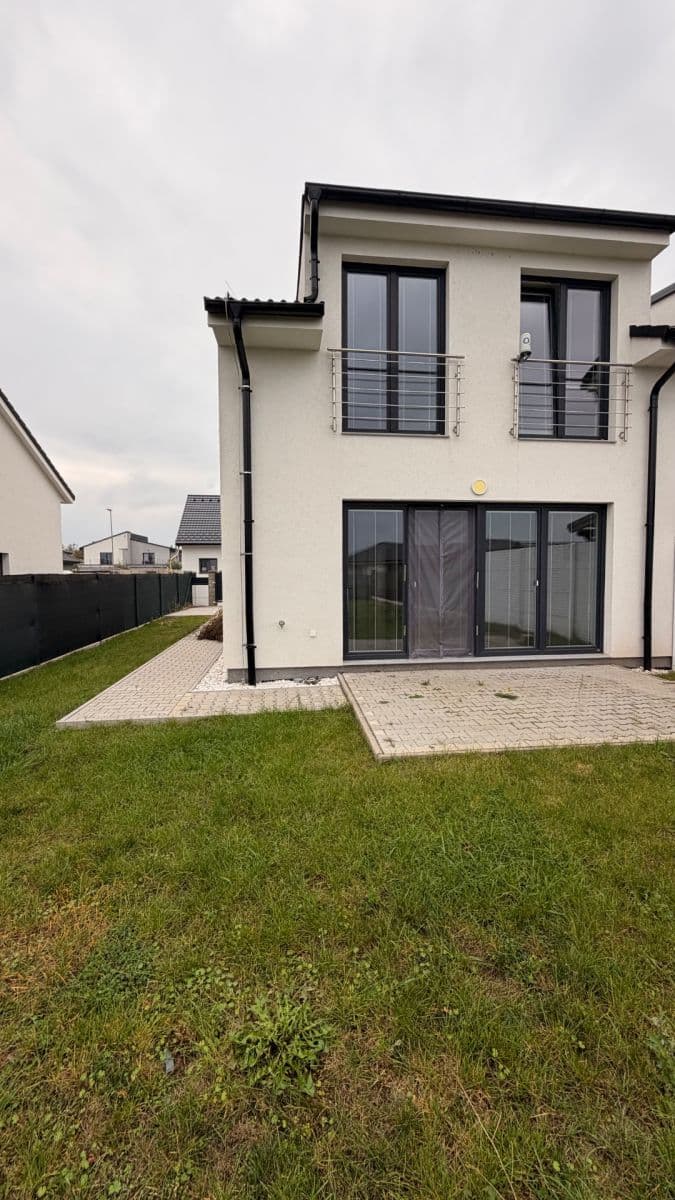 Pronájem domu 120 m², pozemek 399 m², Chrášťany, Středočeský kraj Pronájem domu 120 m², pozemek 399 m², Chrášťany, Středočeský kraj