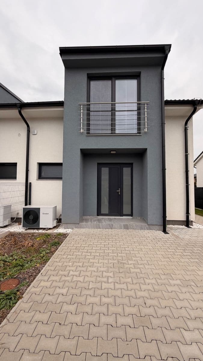 Pronájem domu 120 m², pozemek 399 m², Chrášťany, Středočeský kraj Pronájem domu 120 m², pozemek 399 m², Chrášťany, Středočeský kraj
