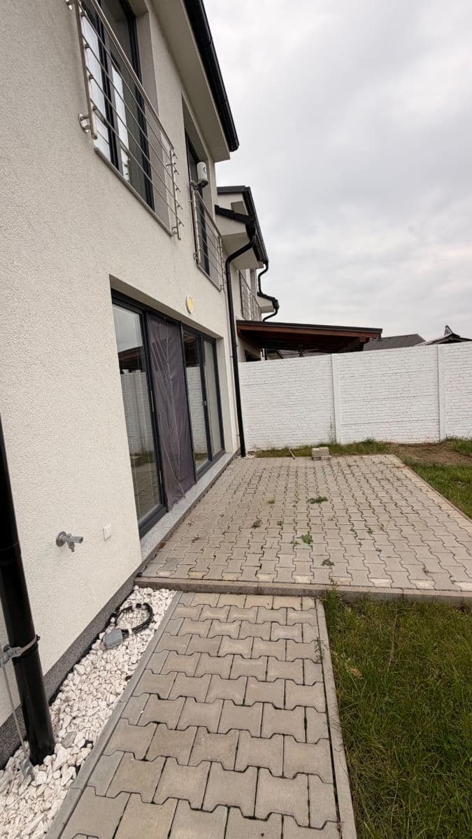 Pronájem domu 120 m², pozemek 399 m², Chrášťany, Středočeský kraj Pronájem domu 120 m², pozemek 399 m², Chrášťany, Středočeský kraj