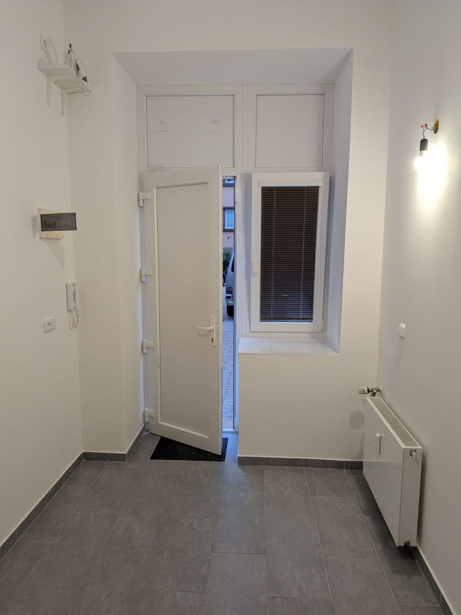 Pronájem nebytového prostoru 15 m², Botanická, Brno, Jihomoravský kraj Pronájem nebytového prostoru 15 m², Botanická, Brno, Jihomoravský kraj