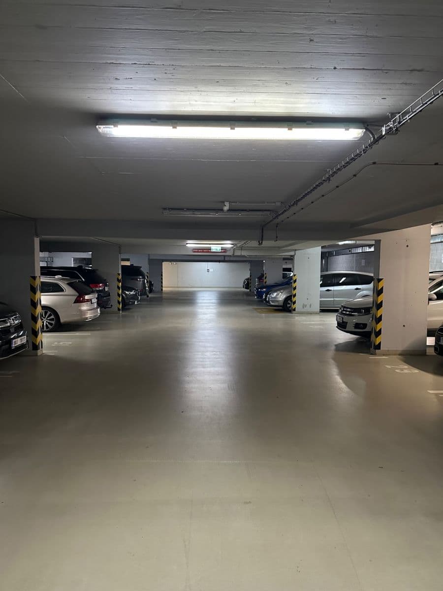 Pronájem garáže 13 m², Křižíkova, Praha, Praha Pronájem garáže 13 m², Křižíkova, Praha, Praha
