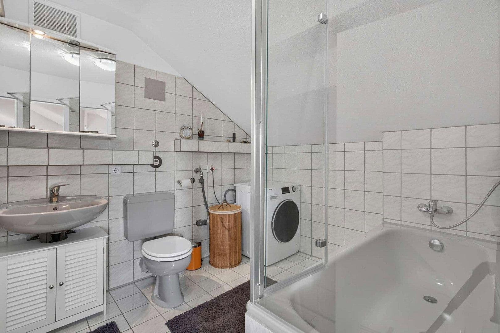 Pronájem bytu 2+1 70 m², Karlsruhe-Grötzingen, Bádensko-Württembersko Pronájem bytu 2+1 70 m², Karlsruhe-Grötzingen, Bádensko-Württembersko