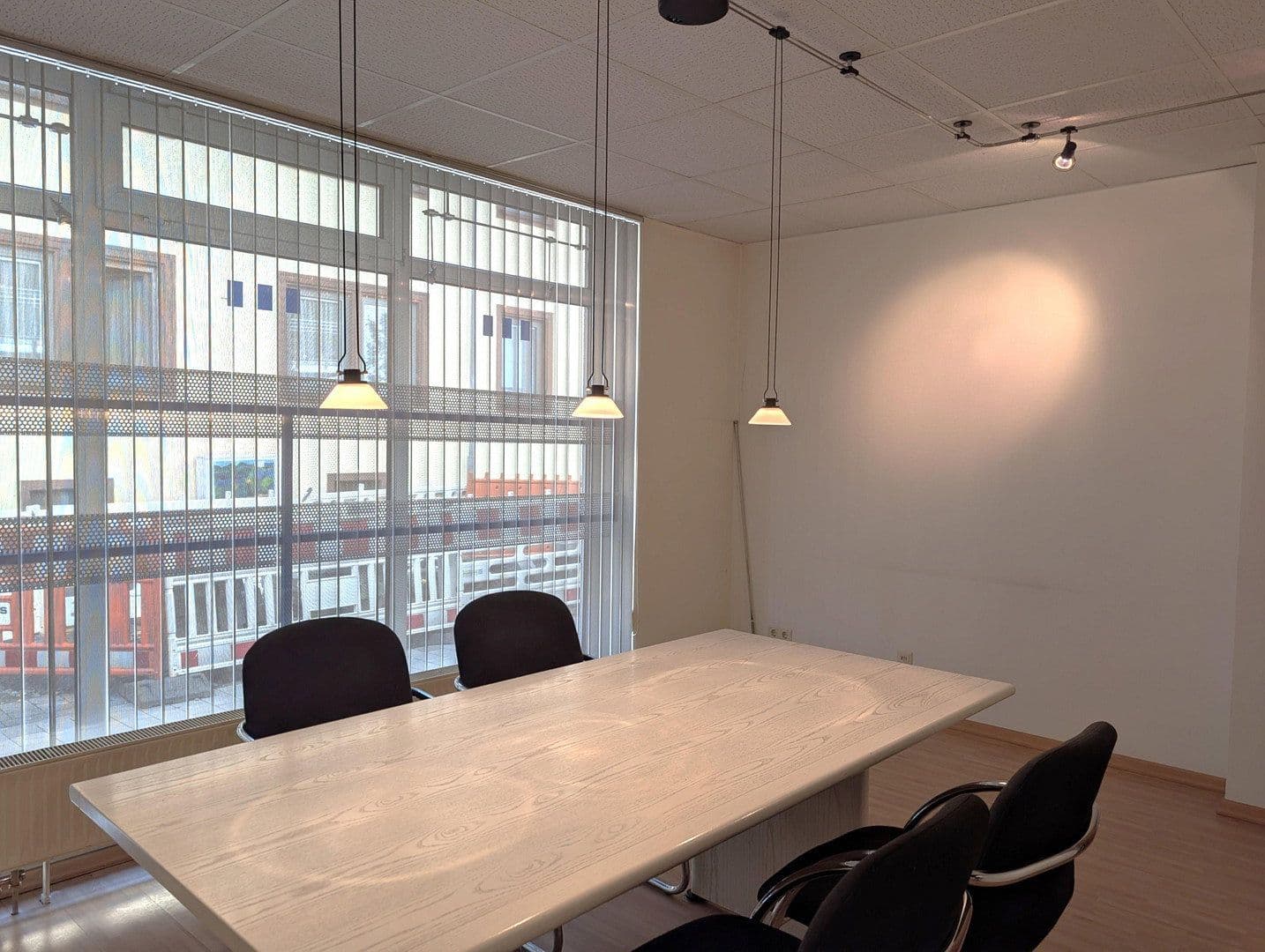 Pronájem kanceláře 103 m², Kaiserslautern, Porýní-Falc Pronájem kanceláře 103 m², Kaiserslautern, Porýní-Falc
