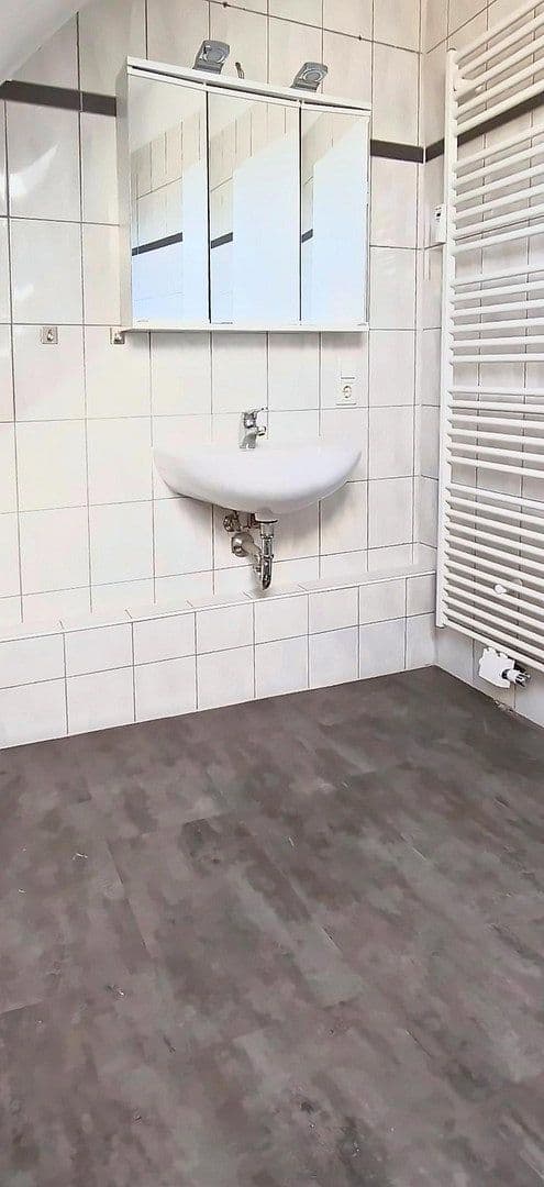Pronájem bytu 3+1 95 m², Merscheider Straße 99, Solingen, Severní Porýní-Vestfálsko Pronájem bytu 3+1 95 m², Merscheider Straße 99, Solingen, Severní Porýní-Vestfálsko