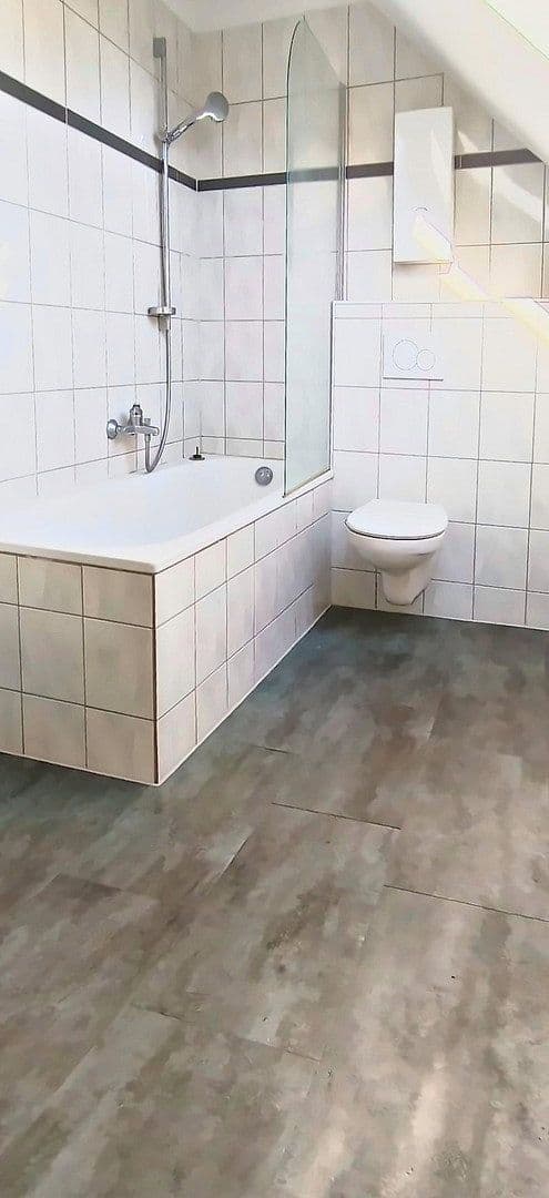 Pronájem bytu 3+1 95 m², Merscheider Straße 99, Solingen, Severní Porýní-Vestfálsko Pronájem bytu 3+1 95 m², Merscheider Straße 99, Solingen, Severní Porýní-Vestfálsko