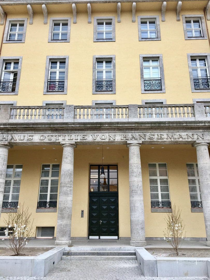 Pronájem bytu 2+1 62 m², Otto-Suhr-Allee 18 / 20, Berlin, Berlín Pronájem bytu 2+1 62 m², Otto-Suhr-Allee 18 / 20, Berlin, Berlín