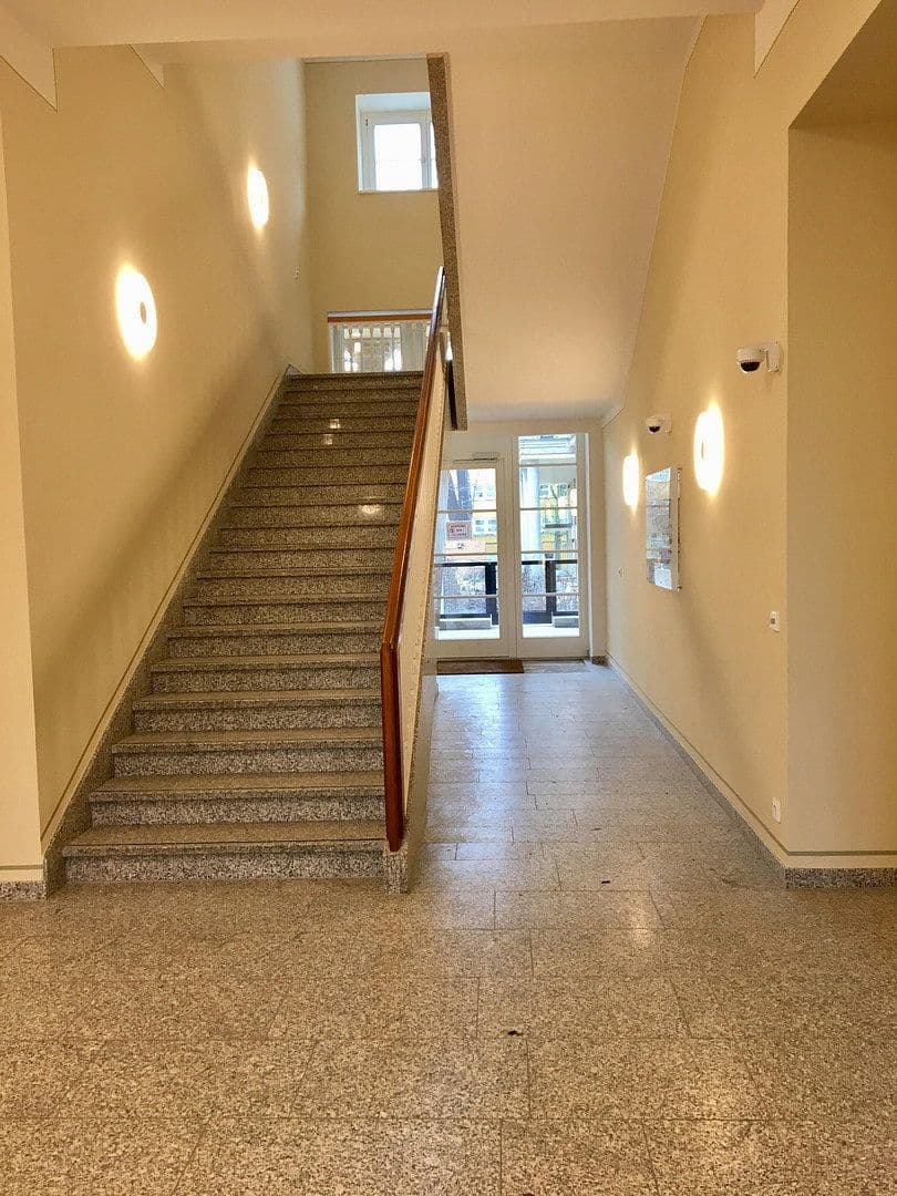 Pronájem bytu 2+1 62 m², Otto-Suhr-Allee 18 / 20, Berlin, Berlín Pronájem bytu 2+1 62 m², Otto-Suhr-Allee 18 / 20, Berlin, Berlín
