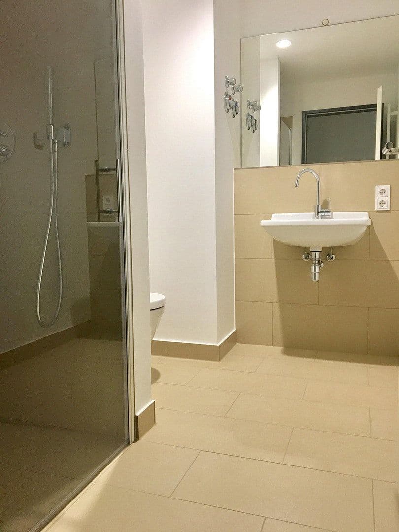 Pronájem bytu 2+1 62 m², Otto-Suhr-Allee 18 / 20, Berlin, Berlín Pronájem bytu 2+1 62 m², Otto-Suhr-Allee 18 / 20, Berlin, Berlín
