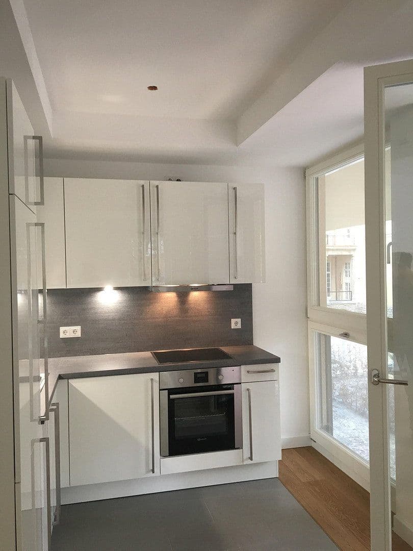 Pronájem bytu 2+1 62 m², Otto-Suhr-Allee 18 / 20, Berlin, Berlín Pronájem bytu 2+1 62 m², Otto-Suhr-Allee 18 / 20, Berlin, Berlín