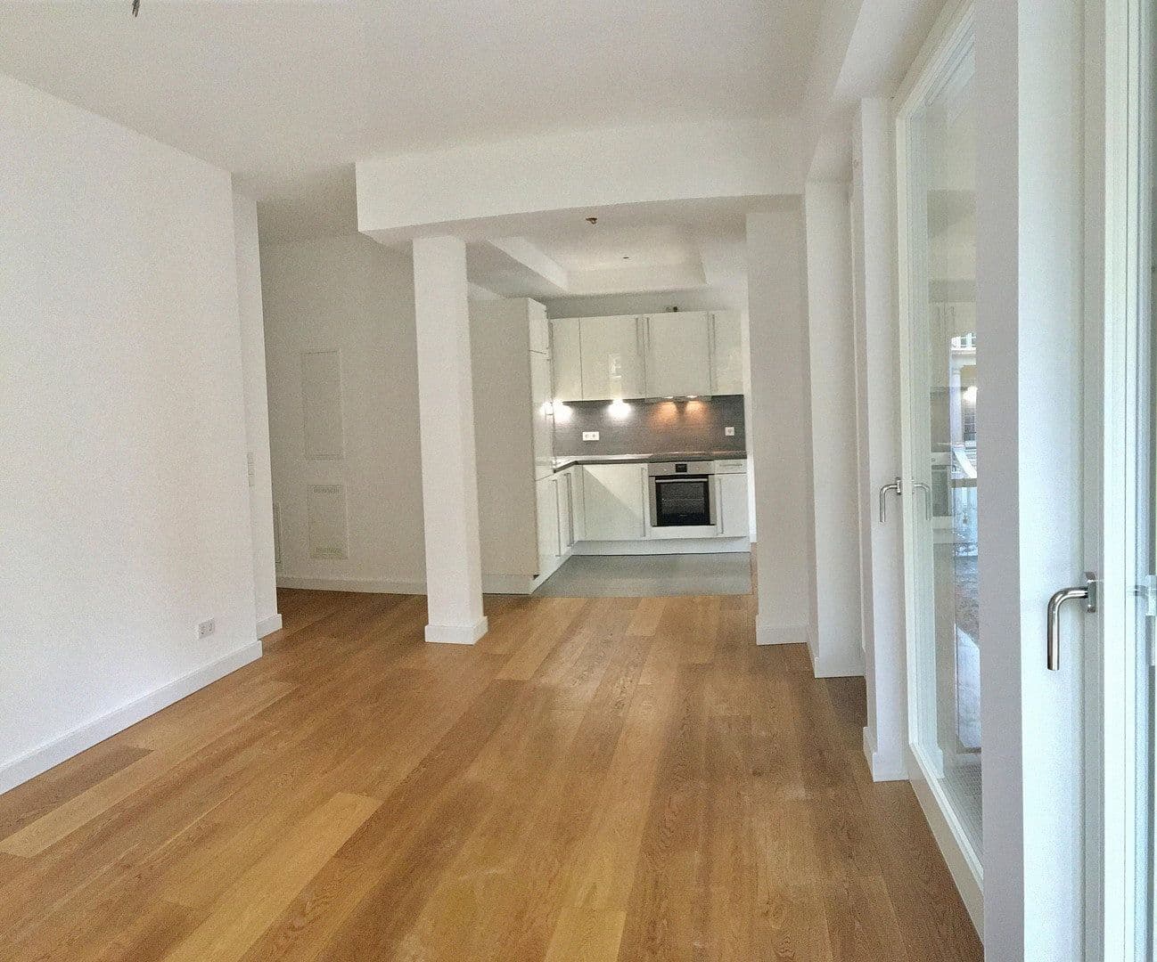 Pronájem bytu 2+1 62 m², Otto-Suhr-Allee 18 / 20, Berlin, Berlín Pronájem bytu 2+1 62 m², Otto-Suhr-Allee 18 / 20, Berlin, Berlín