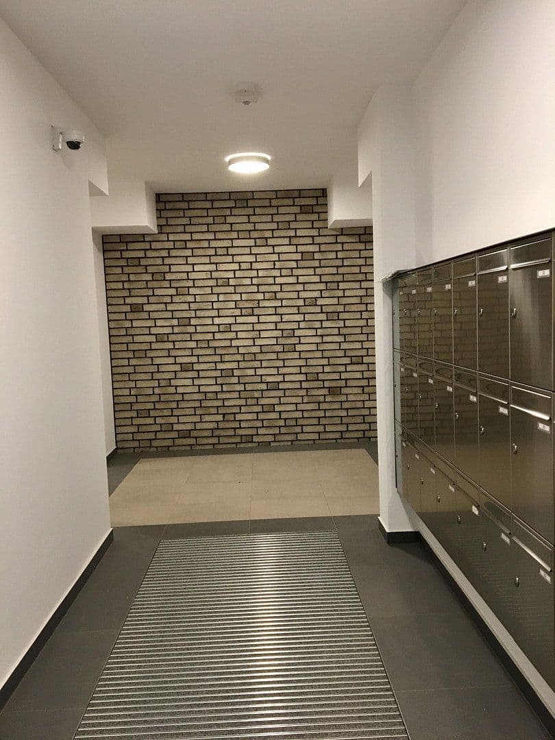 Pronájem bytu 2+1 62 m², Otto-Suhr-Allee 18 / 20, Berlin, Berlín Pronájem bytu 2+1 62 m², Otto-Suhr-Allee 18 / 20, Berlin, Berlín