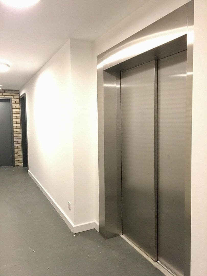 Pronájem bytu 2+1 62 m², Otto-Suhr-Allee 18 / 20, Berlin, Berlín Pronájem bytu 2+1 62 m², Otto-Suhr-Allee 18 / 20, Berlin, Berlín