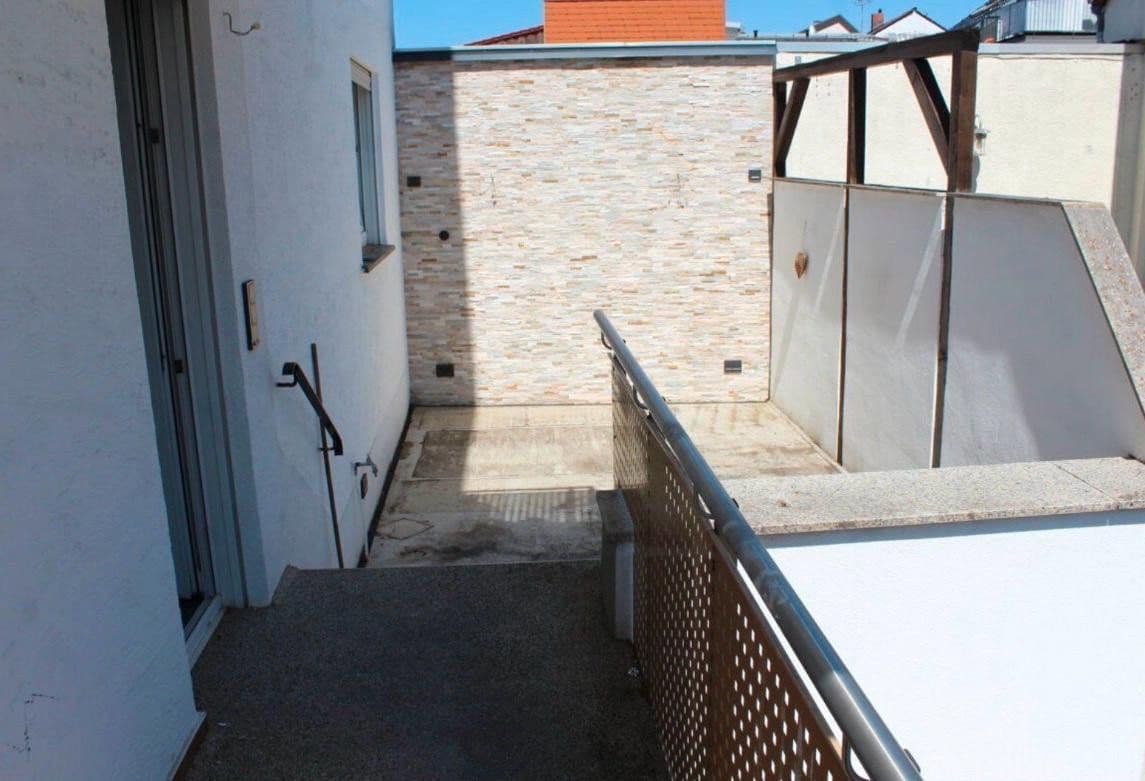 Pronájem bytu 1+1 10 m², Taunusstr 2, Kriftel, Hessen Pronájem bytu 1+1 10 m², Taunusstr 2, Kriftel, Hessen