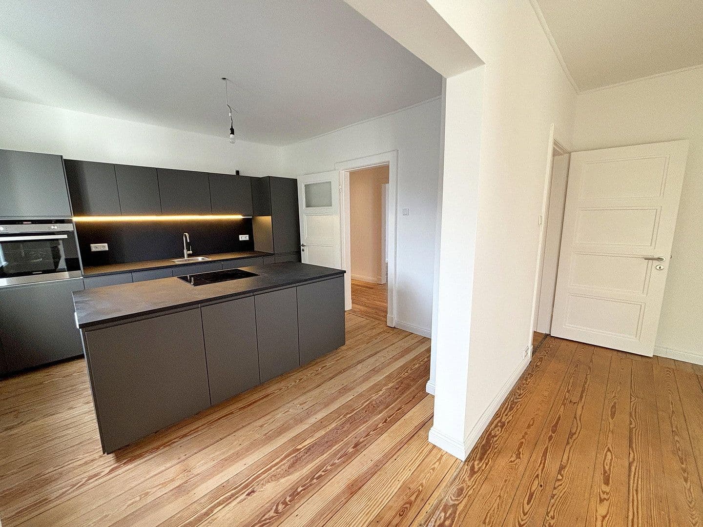 Prodej bytu 4+1 95 m², Hamburg, Hamburg Prodej bytu 4+1 95 m², Hamburg, Hamburg