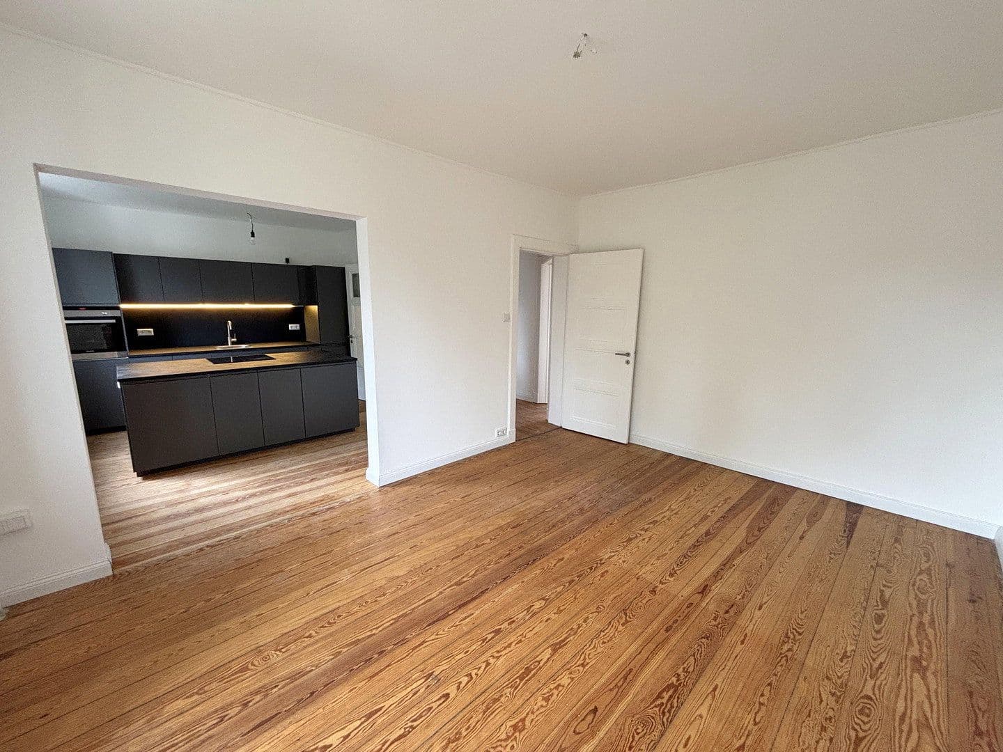Prodej bytu 4+1 95 m², Hamburg, Hamburg Prodej bytu 4+1 95 m², Hamburg, Hamburg
