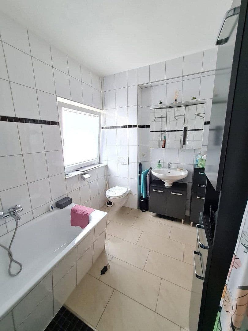 Pronájem bytu 4+1 89 m², Römerweg 31, Schömberg, Bádensko-Württembersko Pronájem bytu 4+1 89 m², Römerweg 31, Schömberg, Bádensko-Württembersko