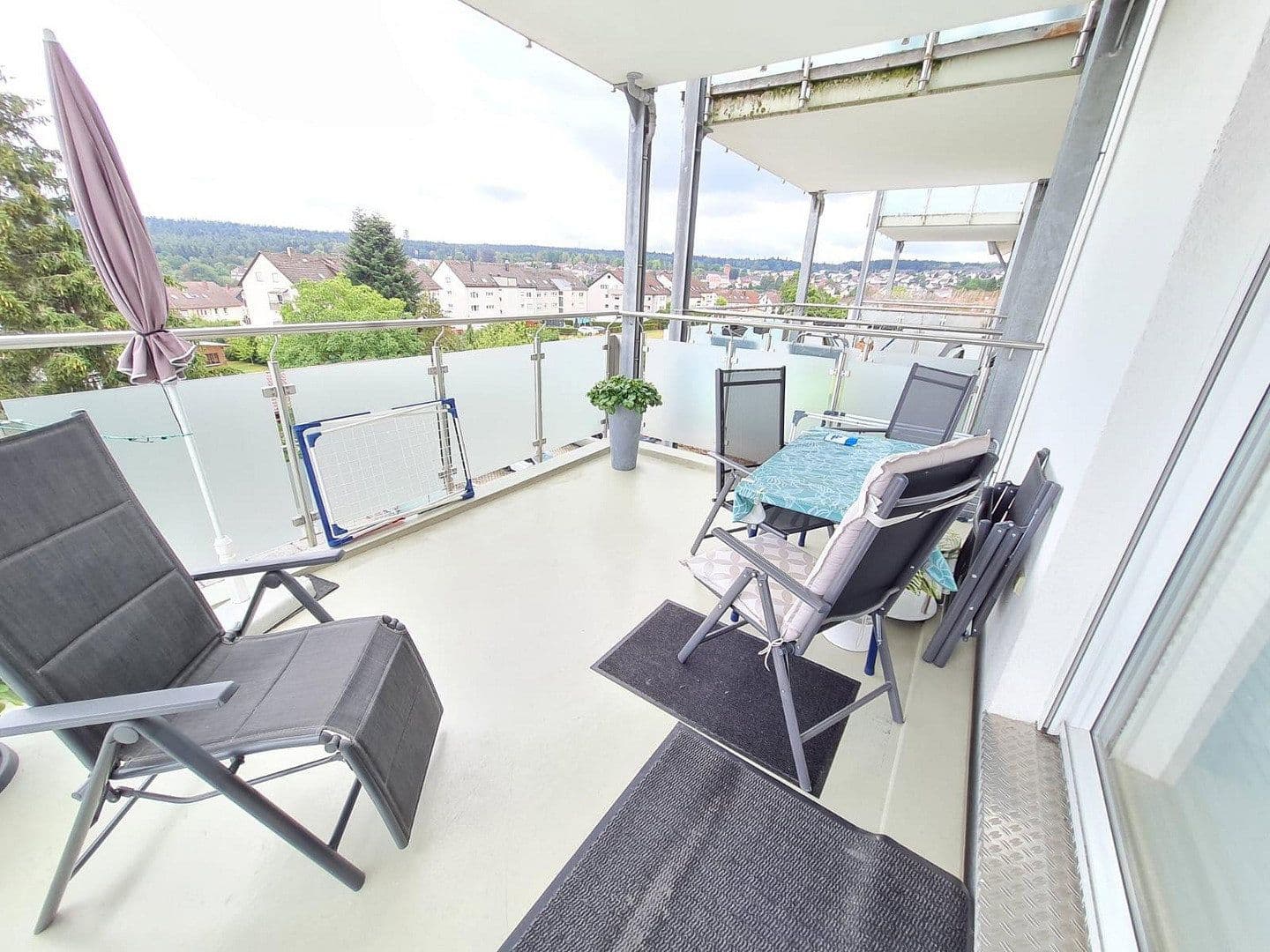 Pronájem bytu 4+1 89 m², Römerweg 31, Schömberg, Bádensko-Württembersko Pronájem bytu 4+1 89 m², Römerweg 31, Schömberg, Bádensko-Württembersko