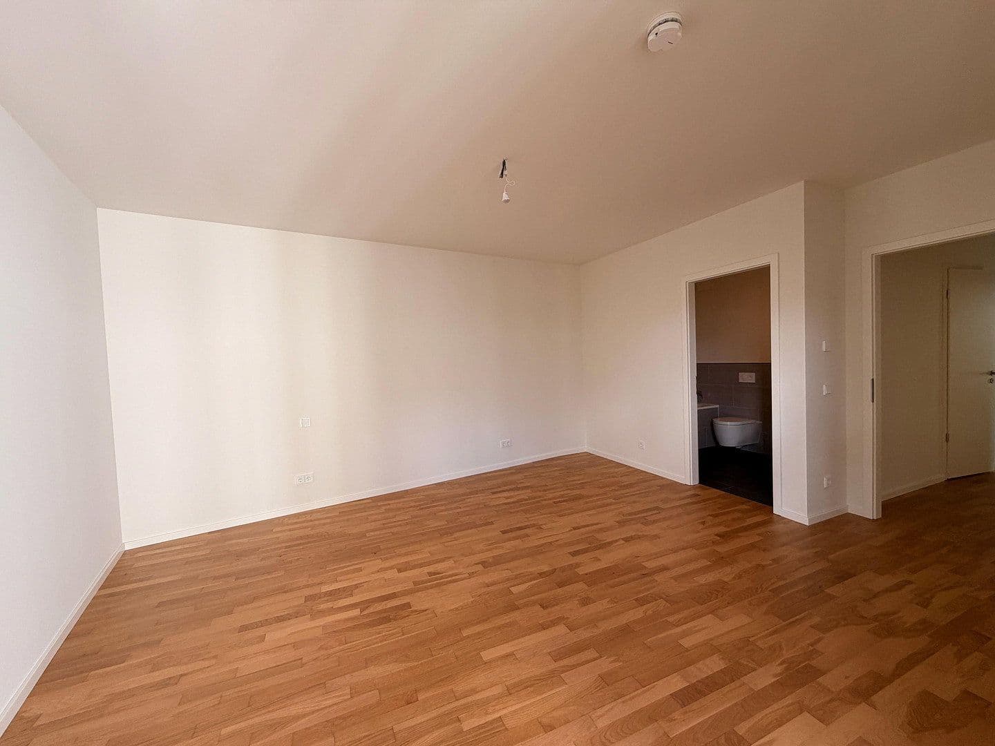 Pronájem bytu 3+1 98 m², Billhorner Kanalstraße 64, Hamburg, Hamburg Pronájem bytu 3+1 98 m², Billhorner Kanalstraße 64, Hamburg, Hamburg
