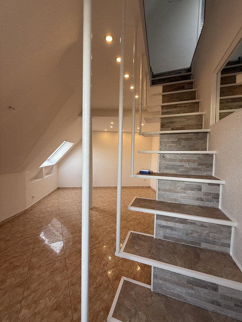 Pronájem bytu 3+kk 80 m², Altstadtstraße 25, Leverkusen, Severní Porýní-Vestfálsko Pronájem bytu 3+kk 80 m², Altstadtstraße 25, Leverkusen, Severní Porýní-Vestfálsko