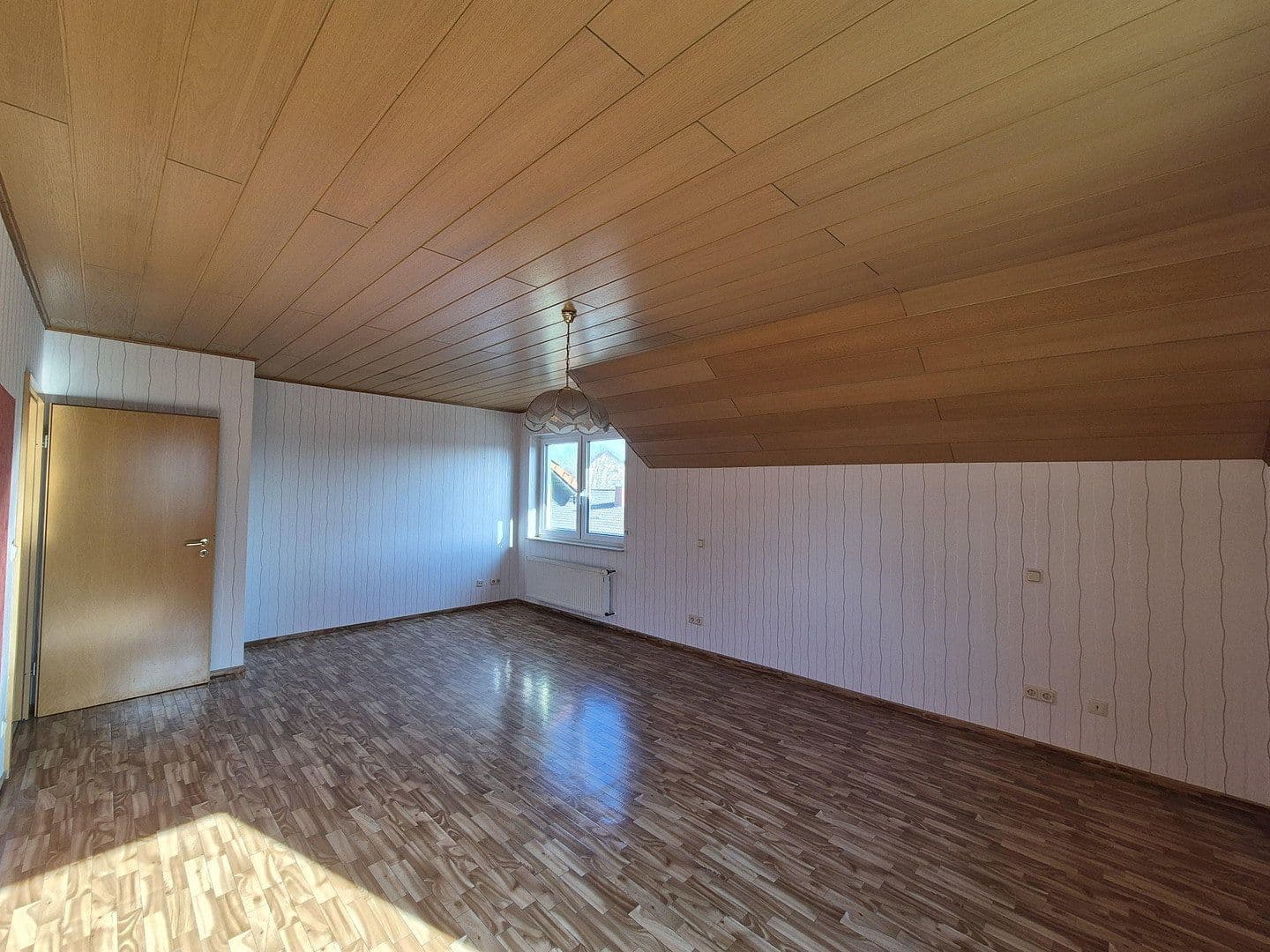 Pronájem bytu 3+1 135 m², Offstein, Porýní-Falc Pronájem bytu 3+1 135 m², Offstein, Porýní-Falc