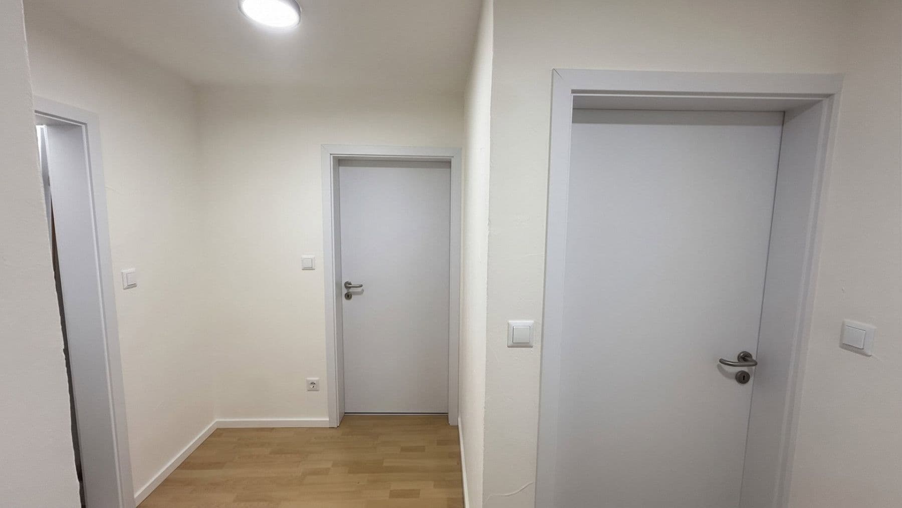 Pronájem bytu 2+1 47 m², Voßstraße 12, Brühl, Bádensko-Württembersko Pronájem bytu 2+1 47 m², Voßstraße 12, Brühl, Bádensko-Württembersko
