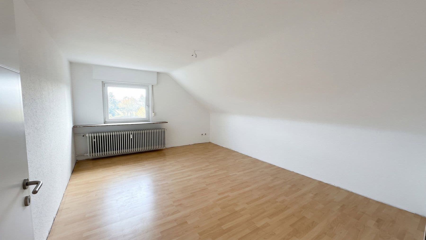 Pronájem bytu 2+1 47 m², Voßstraße 12, Brühl, Bádensko-Württembersko Pronájem bytu 2+1 47 m², Voßstraße 12, Brühl, Bádensko-Württembersko
