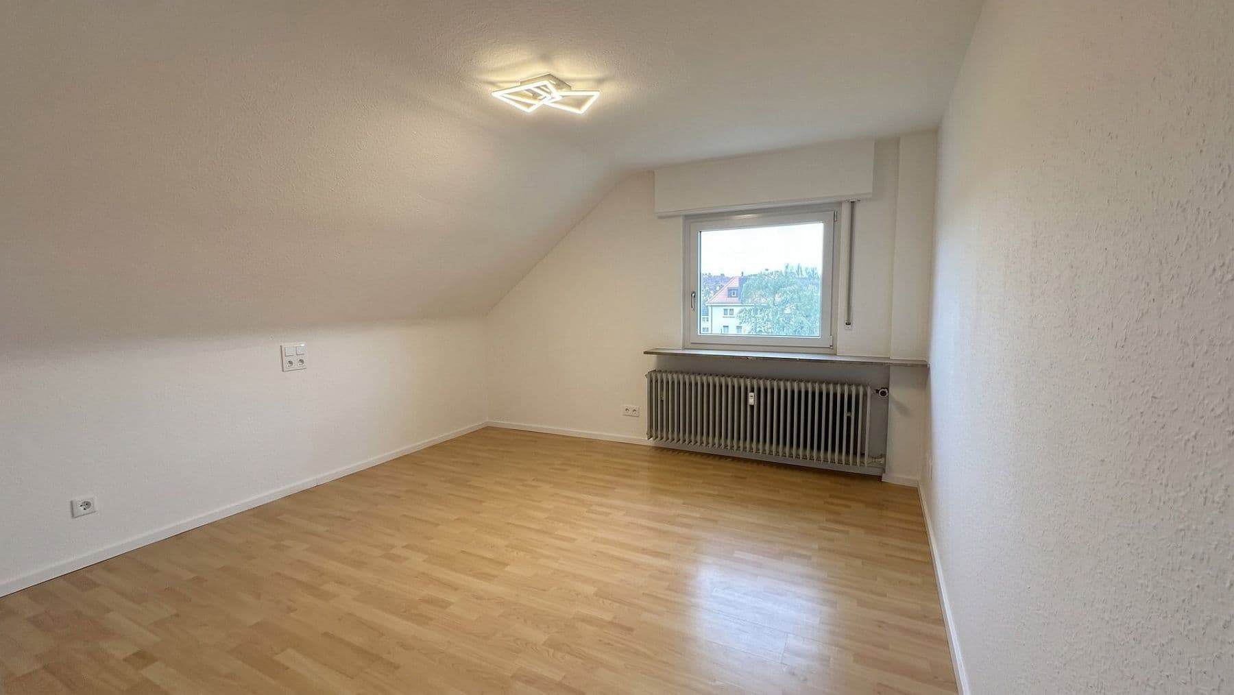 Pronájem bytu 2+1 47 m², Voßstraße 12, Brühl, Bádensko-Württembersko Pronájem bytu 2+1 47 m², Voßstraße 12, Brühl, Bádensko-Württembersko
