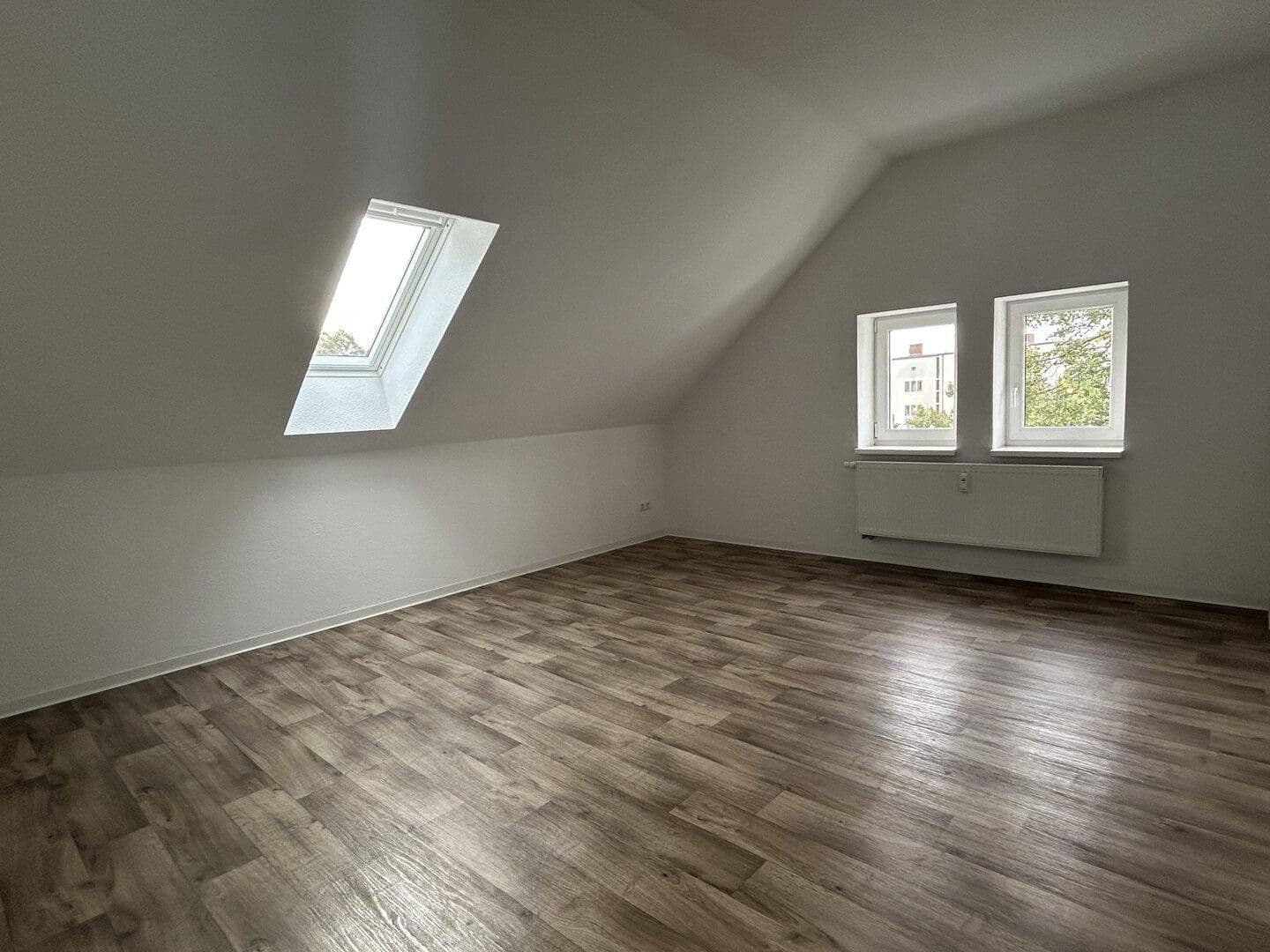 Pronájem bytu 5+1 125 m², Magdeburg, Sasko-Anhaltsko Pronájem bytu 5+1 125 m², Magdeburg, Sasko-Anhaltsko